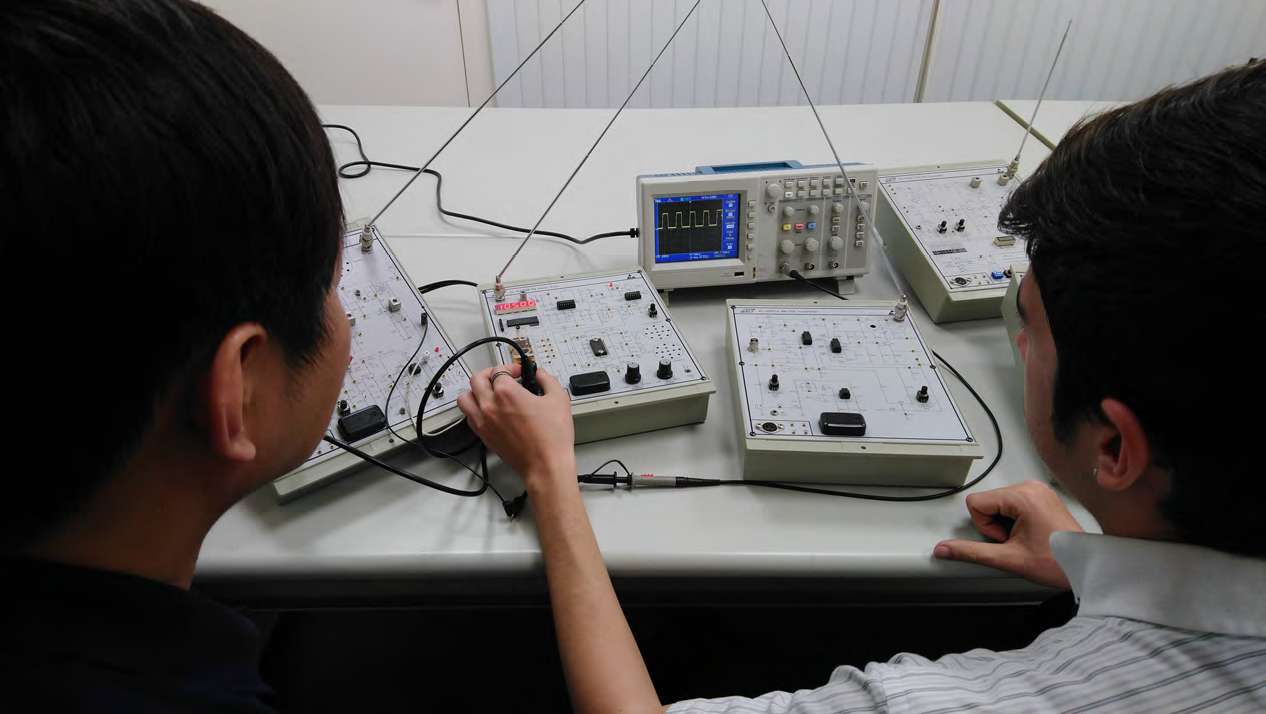 K&H KL-900C <br> AM/FM/ASK/FSK Transmitter & Receiver System - Image 2